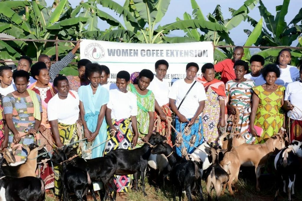 a group of female coffee producers from the Women's Coffee Extension Kawa Yacu
